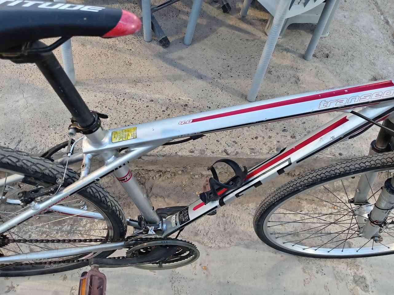 سلام عليكم
للبيع دراجه ماركه Gt
ماركه غنيه عن التعريف
حجم 28 (c700)
قياس الفريم ميديم M
معدن المنيوم
سستم شيمانوا التوس 8×3
وايرات دفن بالفريم
ستريم رياضي نفخ
دراجه مضاف الها ويل امامي لايت حساس اصلي  

سعرها 140 بيها مجال حگ جيتك
موصل حي فلسطين
للتواصل ***********
