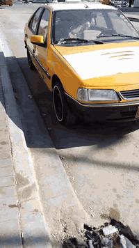 السلام عليكم سياره للبيع بيجو 405مديل 2012انتها سنويه 2017كير ومحرك حلوات مدي شوف العين دواخل سياره بيجي رقمها الماني راعيها يريد تحويل سياره نقص تبريد تخم تايرات جدد حداده نص عمر سعر 20ورقه وبيها مجال المشتري علي الغرامات و الهيه نتكفل بس براعي سياره بيها مجال عنوان البصره الحيانيه شارع ستين قرب حسينيه السجاد رقم الهاتف *********** رقم بي واتساب ابو حسين
