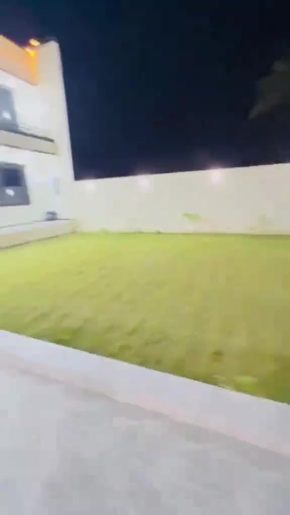 🏡 دار للبيع – الراشدية
📍 الموقع: على طريق السيلاوي قرب جامع الرقيب – موقع راقي جداً تكدر تجي من طريق الراشدية الرئيسي وتكدر من جزيرة بغداد على عين النفط 
وتكدر من الانتصار يعني موقع راقي الة اكثر من طريقين 

📏 المساحة: 600 م² – سند 25 باسم المالك
🏗️ بناء درجة أولى

المواصفات:
الطابق الأول: 2غرفة نوم + مطبخ + استقبال + صالة كبيرة + خدمات
الطابق الثاني: 2 غرف نوم + صالة + خدمات + ممر محاط ب الدار + بالكون على طول البيت

🚗 شارع عرض 11 م (مبلط ب الكامل)
💧 ماء متوفر – ⚡ كهرباء متوفرة
تحويل مباشر بأسم المشتري

☎️ للاستفسار : هـ***********
 (اتصال أو واتساب)
