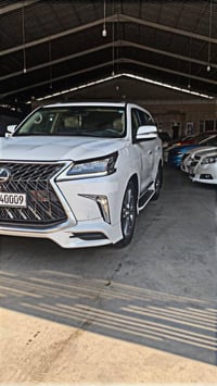 لكزس LX • ٢٠١٧ • ١١٤ ألف كم