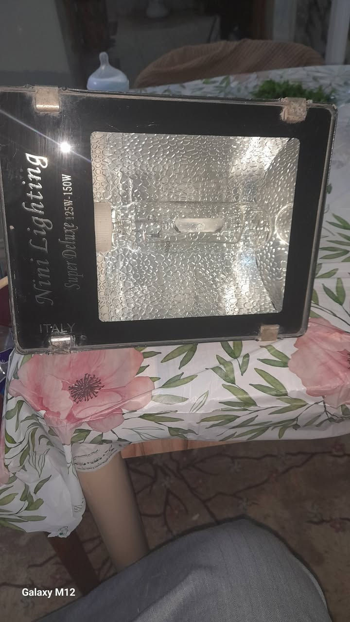 بلوجكتر ايطالي اصلي شغال وانارتة كلش قوية وعل فحص وكلش نضيف واي يحتاجة يرايلني وتساب ويدلل ***********
