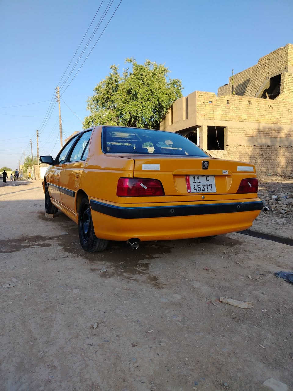 سلام عليكم أخوان بيجو بارص ٢١ للبيع سيارة جديدة ومال جناي سيارة جاهزة من كل النواحي تبريد مكينة كير كلة مكفول منضومة غاز بيهة قبق جنطة مبدل أثر دحجة بسيطة مبدلينة للجمالية وربع الجاملغ الخلفي مرشوش بدون معجون وبدون تصليح السيارة كلش جديدة ومتعوب عليهة مكاني بغداد النهروان *********** السعر ٦٦ وبيهة مجال وأذى أكو مراوس بخصوصي  أروس
