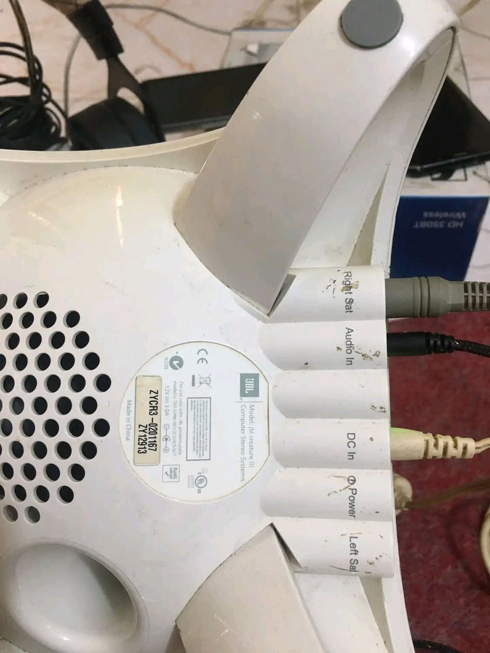 السعر ٢٠ الف JBL مع محولة اصلية وكيبل اوكس مكاني الاعظمية ***********
