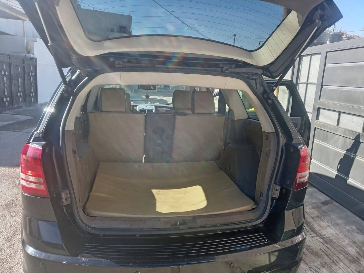 دوج جورني موديل 2009 ،، رقم اربيل  دولي  باسمي سنويه لل 2031 كابون بانزين ،محرك 6.. سلايت تبريد تدفئه كشنات جلد،،  طخه خفيفه الجاملغ  والباب خلف السائق السعر 
95 ورقه وبيها مجال ،، صدر نص عمر هاي تفاصيلها *********** مكاني موصل
