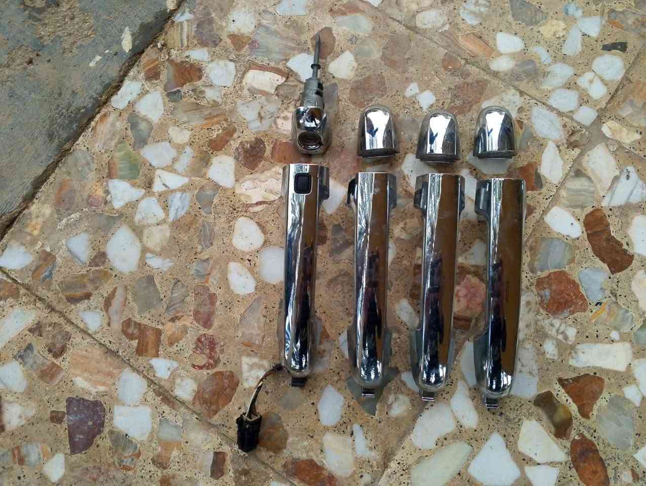 غراض سيراتو تفصيخ حاويه من موديل ٩ الى ١٣ والنترا من ٧الى ١١ يوجد توصيل جميع المحافظات 5000الف الاستفساررًالاتصال عل الرقم *********** الحجز واتساب أو خاص مصطفى موسى
