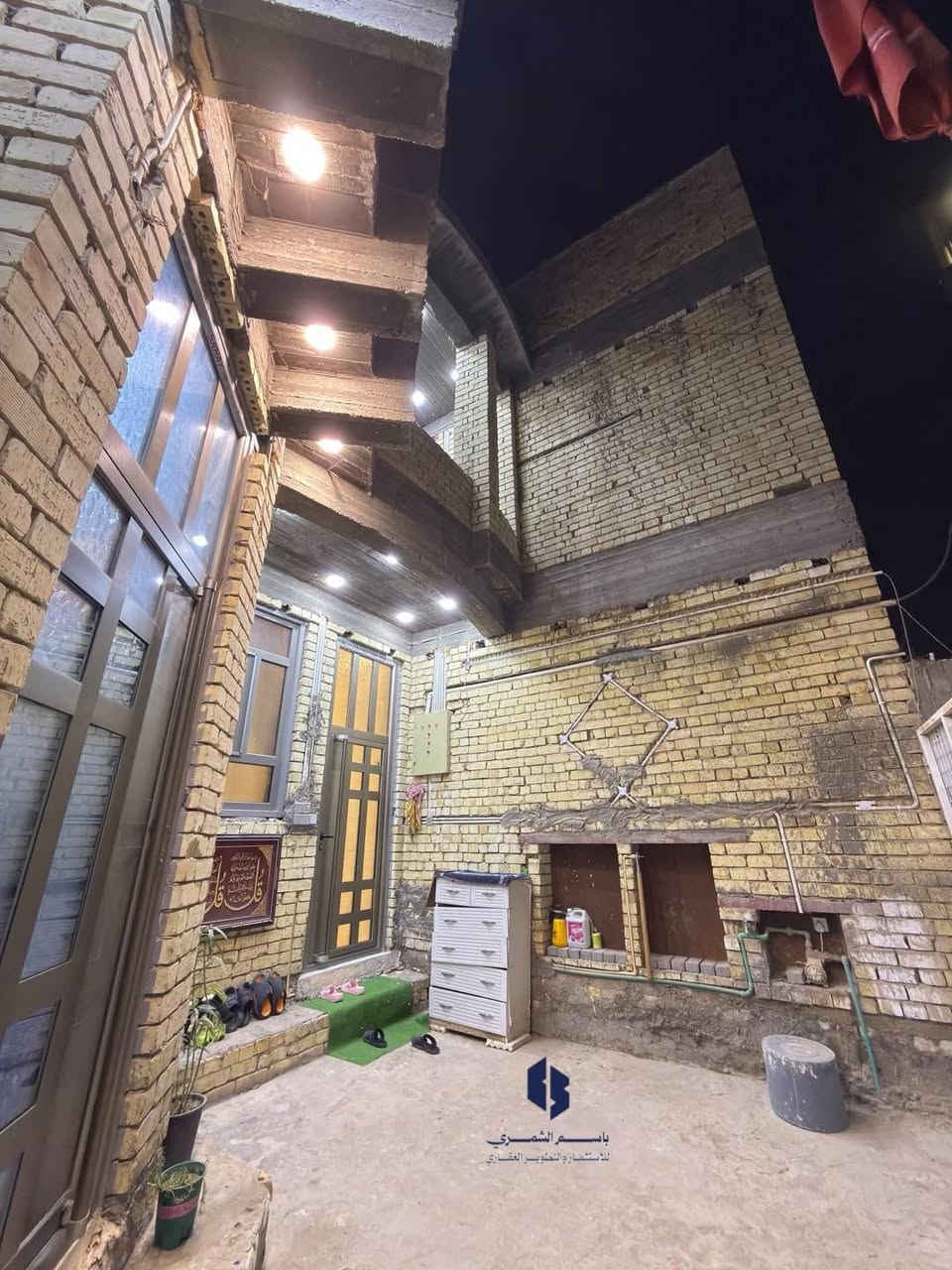 🏠دار سكن للبيع🏠
___
⭕العنوان : حي الجامعة
⭕ موقع مميز جدا 💯 
⭕قرب شارع 20 التجاري 

     علما ان الدار مطلوب: 
💢50 مليون للبلدية
💢50 مليون للصندوق الاسكان 
-----------------------------------
✨طابو صرف
✨بناء حديث  
✨طابقين 
✨كونكريت مسلح

♦️المساحة : 200 م²
♦️الواجهة: 10 متر 
--------------------------------
✨ تفاصيل البيت ✨
____
⭕غرف نوم عدد 4، صالة عدد 2، استقبال، مطبخ ، مجمع صحي،الارضية مرمر 
____
                          المراجعة 
     ♦️♦️♦️مجموعة باسم الشمري♦️♦️♦️
      ♦️♦️للاستثمار والتطوير العقاري♦️♦️
الفرع الاول/بغداد،القادسية،قرب مجمع الوزراء
الفرع الثاني/الديوانية،الجزائر ،الشارع الخدمي،مقابل تقاطع أم الخيل
الفرع الثالث/الديوانية،العروبة،شارع  المتحف
____
للأستفسار الاتصال على📲
قسم المبيعات 📠
***********📱
***********📱

📲 حمّل تطبيق باسم الشمّري العقاري الآن من Google Play:
👉 [https://play.google.com/store/apps/details?id=com.basemShamry.app](https://play.google.com/store/apps/details?id=com.basemShamry.app)
🍏 قريبًا على App Store
