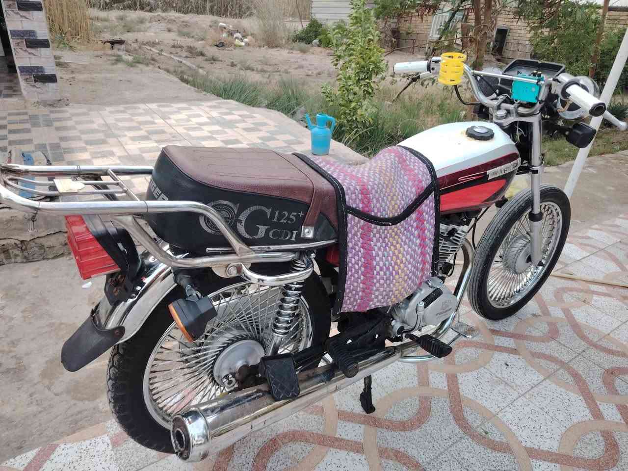 السلام عليكم شباب تايكر للبيع موديل 2020 اوراق اصولي الدراجة حلوة محرك مامفتوح كهربائيات كلها شغالة سعرها 450 وبيه مجال للشراي خاص حبايب وهذا رقم  استفسار *********** / ***********
