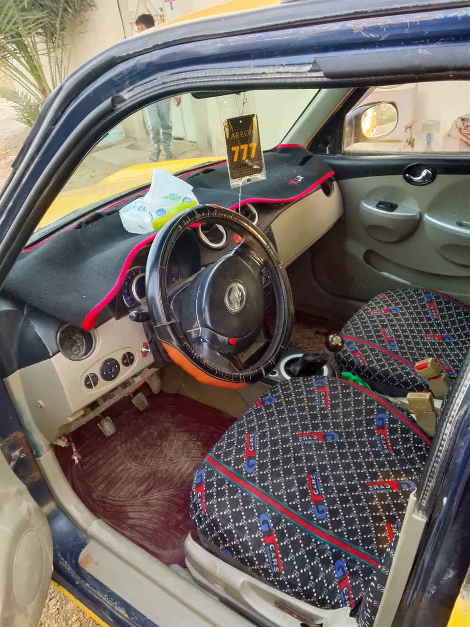 السلام عليكم سياره ايفان للبيع موديل 2012 حلوه مداور لمتا ما يعجبك مصفره هيه وقرامات مكينه كورله كفاله مكينه وكير السعر 30 الاتصال *********** مكان الديوانية الحمزه الشرقي
