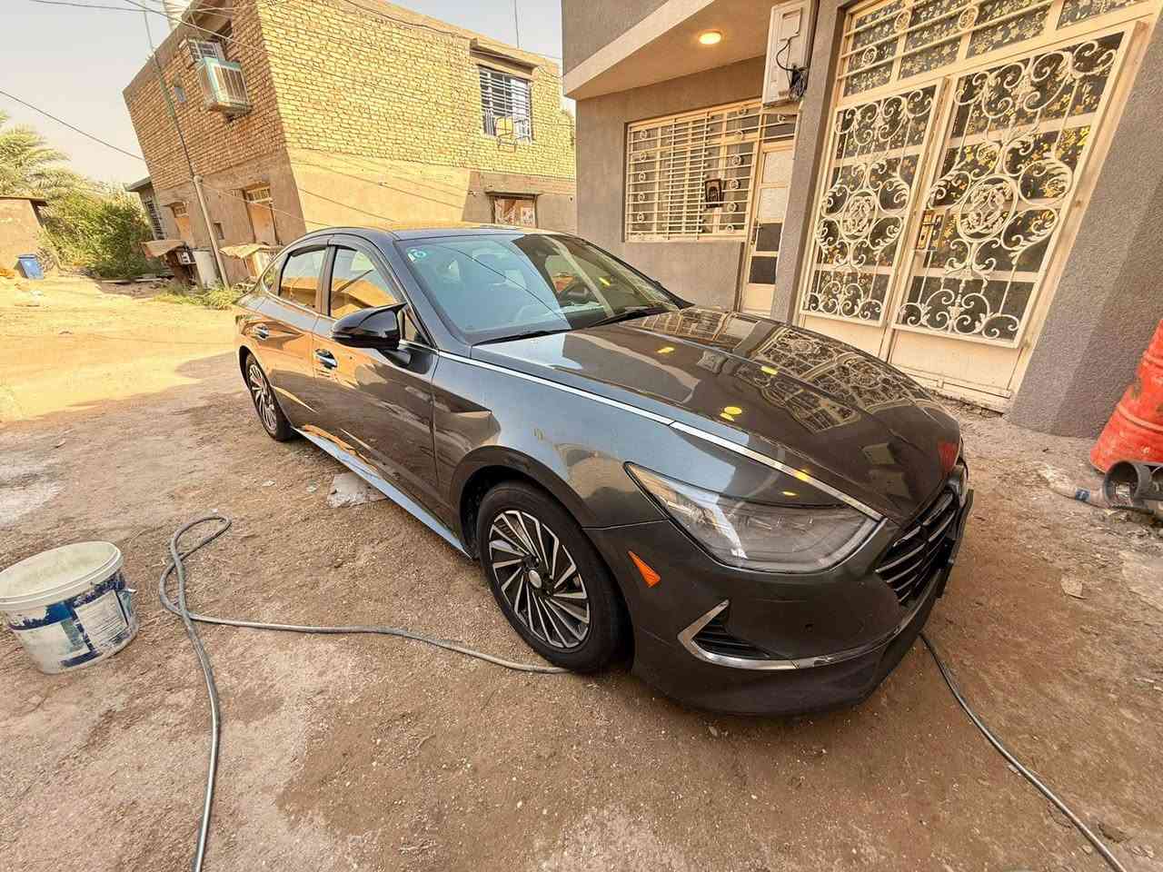 السلام عليكم
سوناتا هايبرد 2023 وارد امريكي 

مقصورة واسعة ومريحة

المسافة المقطوعة 95,000 كم

تبديل بنيد + صبغ بالجاملغ الايمن 

شاشة كبيرة 

سماعات BOSE 

مناخ منفصل و قطعتين تبريد 

سماعات بوس 

كراسي قماش + كهرباء + تدفئة

اندرويد اوتو + ابل كاربلاي

اشاير ب المرايا الجانبية 

تنبيه عند فتح الابواب 

صندوق ذكي يفتح عند الوقوف خلفه

كير دكم بيانو 

4 وضعيات قيادة 

شفتات بالستيرن 

وبعد بيها مواصفات ما مذكورة 

مراوس شعندك نزل

*********** بي واتساب
