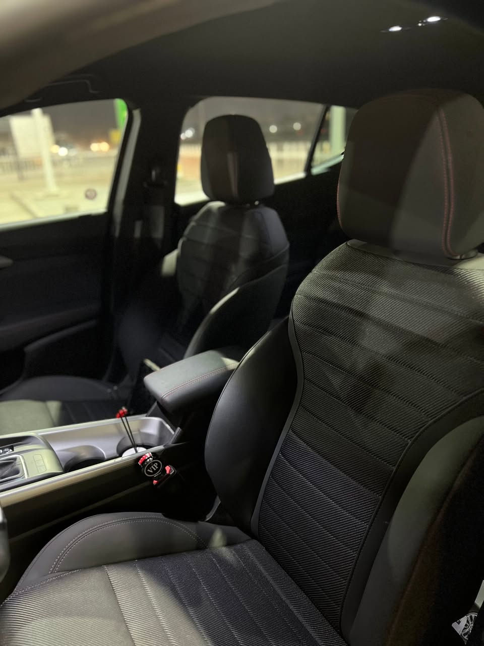 Dodge hornet R/T                       
⭕️⭕️⭕️السعر155 وبيه مجال⭕️⭕️⭕️

موديل :2024
محرك : 1.3 turbo 
‏ (Plug-in Hybrid)
ممشى :22 mi 

مواصفات : ستندر 
رادار امامي 
خروج عن المسار 
شحن لاسلكي ( wireless )
شحن USB + type C
ويل حجم 18 
كشنات الكنتارا 
شاشة حجم كبير 
كاربلاي 
تبريد قطعتين 
كامرة خلفية 
حساسات خلفية 
تشغيل عن بعد 
دخول ذكي للأبواب 
مرآة شفط + نقطة عمياء + اشارة 

الحادث : 
صبغ البنيد فقط + ايرباك 

للأستفسار  
اتصال // واتسآب ***********
