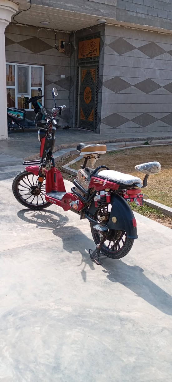 السلام عليكم
مطور شحن للبيع موديل 24 
نضيف حيل وكامل ملحقات الأصلية 
ما بي أي نقص البطاريات جديدة 
السعر 275 وبي مجال 
التواصل على هاذة الرقم ***********
