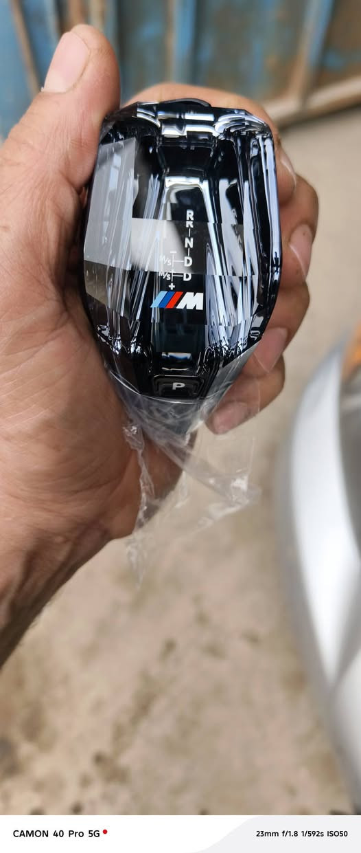 قبضه BMW
مال M
كرستال بيها ار جي بي
اصليه 
تستخدم فيات x5 x6 x7
والفيات الباقيه
اعلى سعر ابيع
***********
