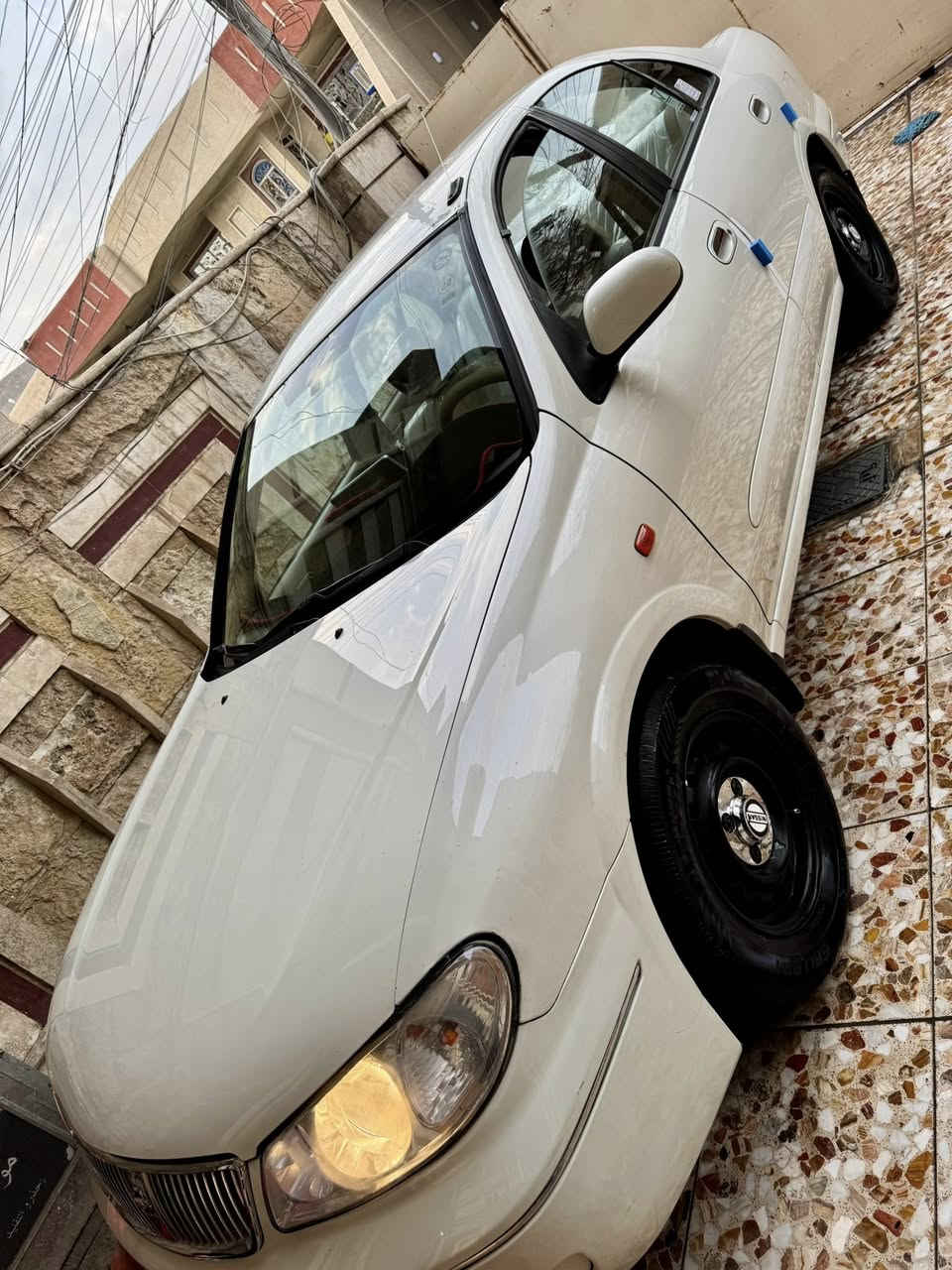 السلام عليكم نيسان سني 2009 ياباني قبق اسود المرغوب مكفولة من الضربة والصبغ رقم سليمانية مميز هزة وسنوية ورقم كلة جديد السيارة جاهزة وخير من الله كومة مصروف عليها مغلفة كاعيات وصندوق وكشنات وقمارة السيارة 4 جام كهرباء وشاشة كبيرة وكامرة خلفية كير اوتماتيك حساسات خلفية وباقي الموصفات المعروفة السيارة تخم تاير صدر كلة جديد السعر 105 وبيها مجال حك الجية المكان بغداد السيدية  رقمي ***********
