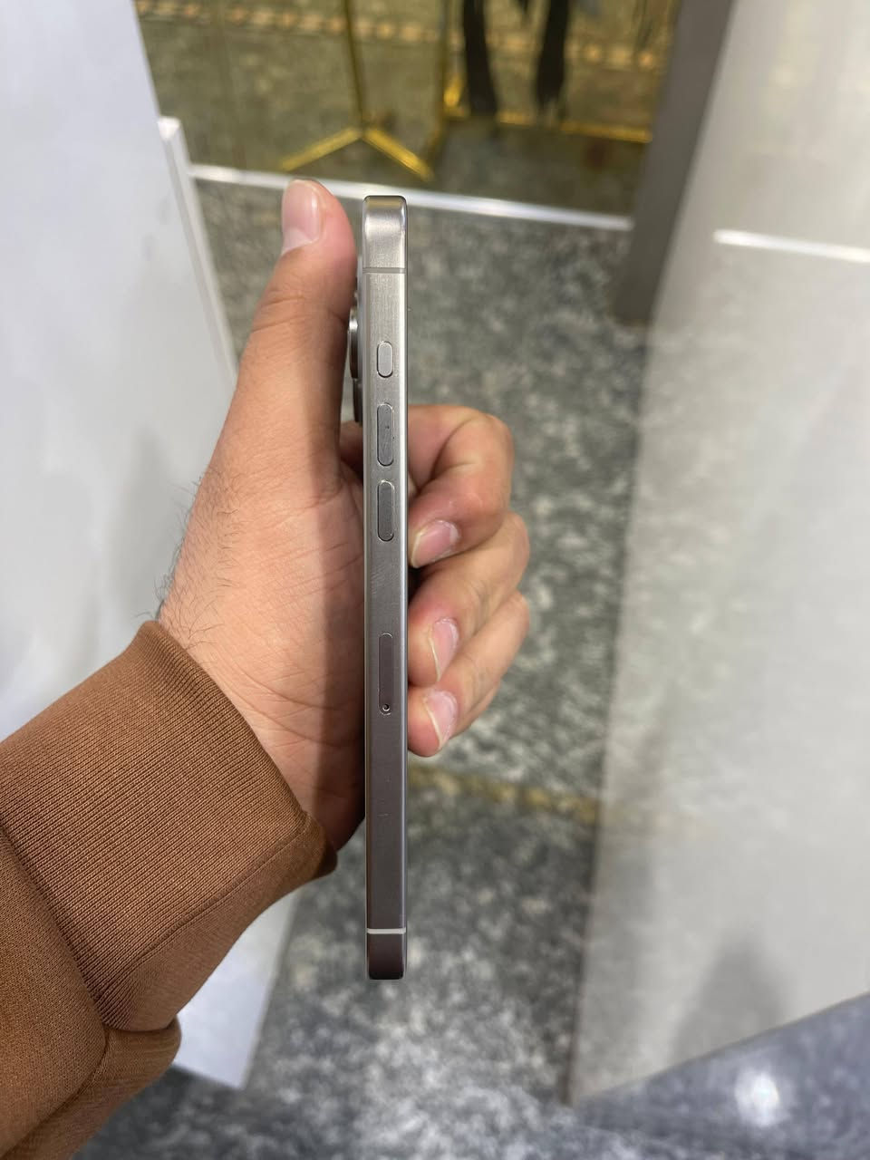 سلام عليكم
15 pro max 
ماستر 
بطاريه ٨٨ 
مكفول الجهاز 
مكاني بغداد المشتل 
***********
