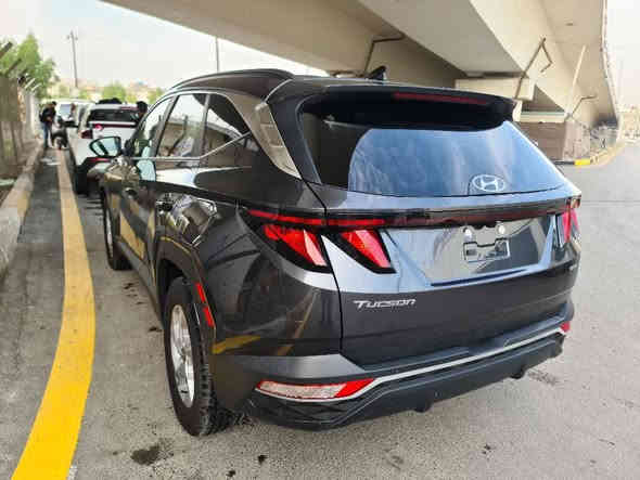 سلام عليكم للبيع  توكسان موديل 2024 مواصفات SEL  بدون رقم تترقم جميع المحافظات ماشيه 26الف ميل

فول مواصفات ماعدى بانورما 
بصمة تشغيل 
بصمة أبواب 
صندوق كهرباء 
تشغيل عن بعد 
كشن كهرباء 
رادار أمامي وخلفي جانبي 
توقف ذاتي 
كروز سرعه 
سياقه ذاتيه 
حساس أمامي 
حساس خلفي 
تحكم استيرن جهتين 
مثبت سرعه
مانع انزلاق 
مانع انحدار 
محرك (2500)
3.أنظمه قياده 
حساس إطار 
هيتر كشنات 
حساس جانبي 
سايد أبريك بصمه 
شاش أوبل كار بلي 
كأميره دواره 
شاحن وايرليس 
اوتو هولد 
فول تحكم استيرن 
اوباقي مواصفات معروفه.
 الحادث تبديل بنيد ونصبغ ايرباك ستيرن فقط 
السعر 17500$ وبيه مجال للشرائح 
اللاستفسار على رقم 
*********** 
عنوان السياره بغداد البنوك بغداد
