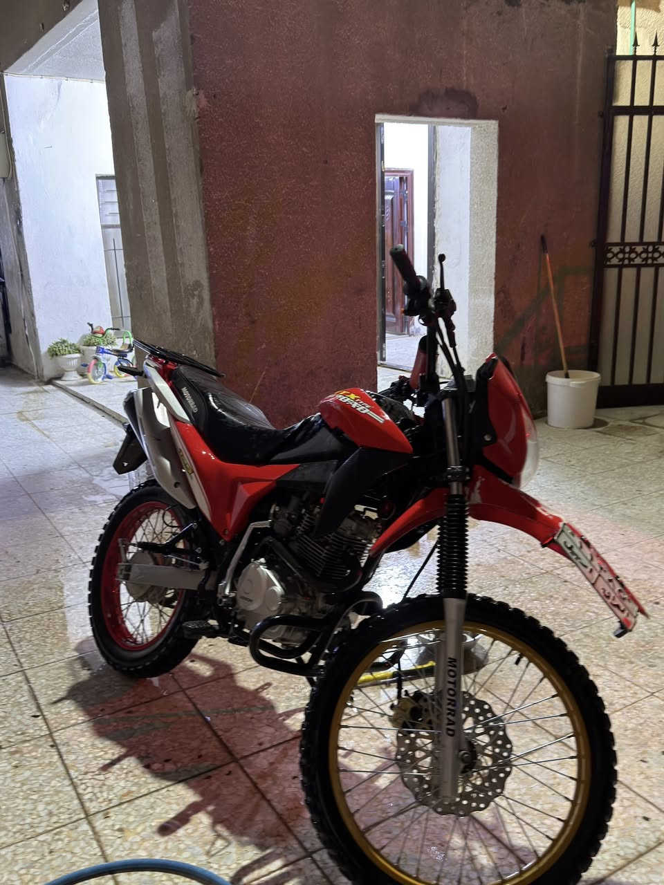 سلام عليكم
دراجه قفاز لونسن موديل 2022. 

دراجه باسمي رقم اربيل ثاني يوم تحويل 

السعر مليونين ( بيه مجال بسيط ) 

تواصل واتساب ***********
