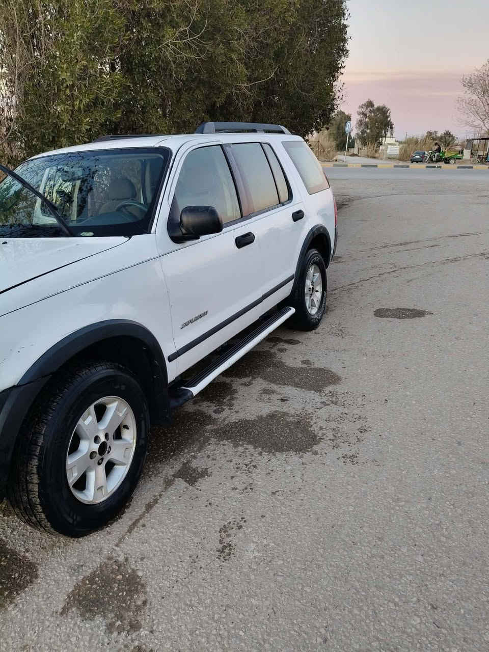 السلام عليكم فورد اكسبلورر للبيع موديل 2005 كهربائيات كله شغاله تبريد قطعتين هزه  وسنوية جديده بسمي السياره نظيفه السعر 60وبيه مجال مكان السياره بابل ـ محاويل وهذا رقمي للتواصل ***********
