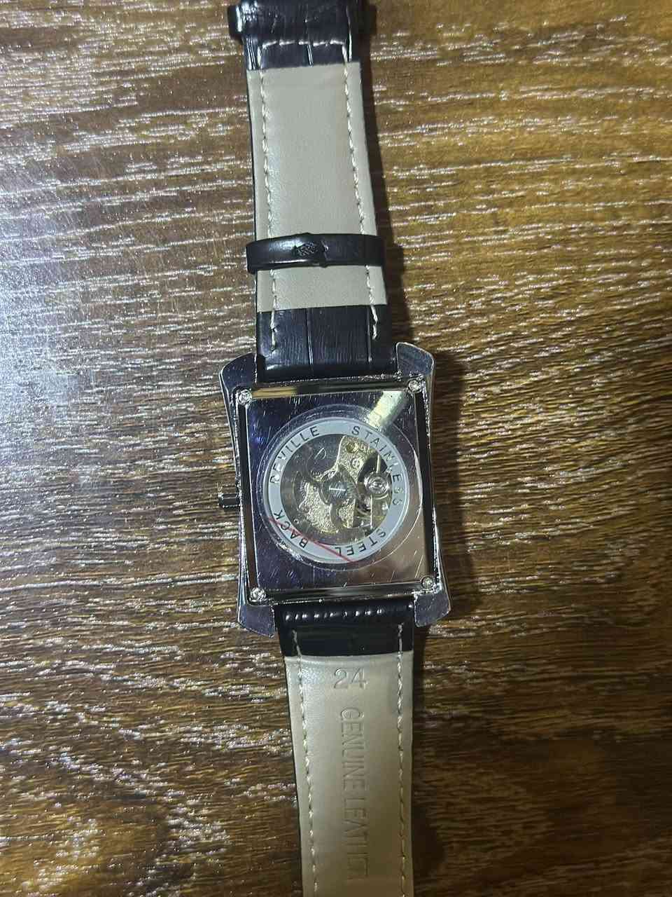 ساعه ونستن سويسري قديم اصلي السعر 60
وساعه رولكس مع العلبه غير مستخدم السعر 45 رقم للتواصل ***********
