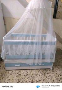 تخت طفل هزاز • شبه جديد • حي السماح