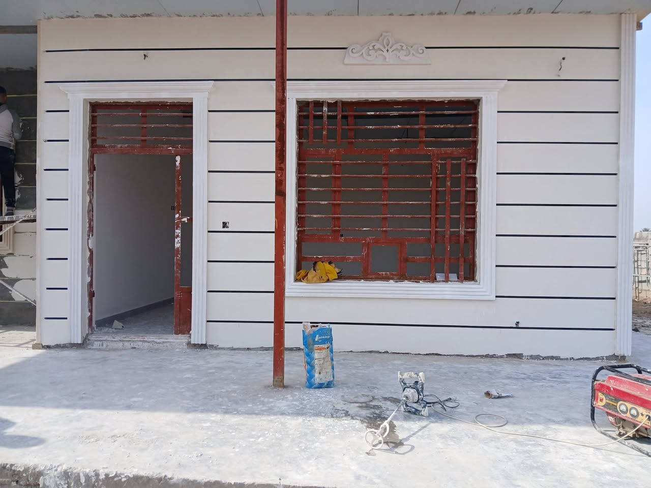 السلام عليكم 
جانب من اعمالنا لبخ اسمنت + اعمال واجهات +نثر + صبغ 

الاستفسار الاتصال او مراسله واتساب 

***********
