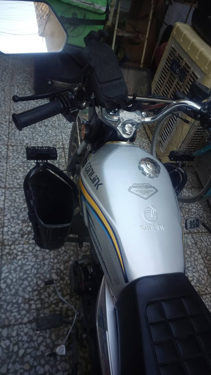 سيفان للبيع 25 ضاغطة وزنجيل ماشية 6 فقط الدراجة زيرو ماماشية مستعجل على بيعتها قفلها 950 ولحد يعامل ويكسر بيها للتواصل ***********
