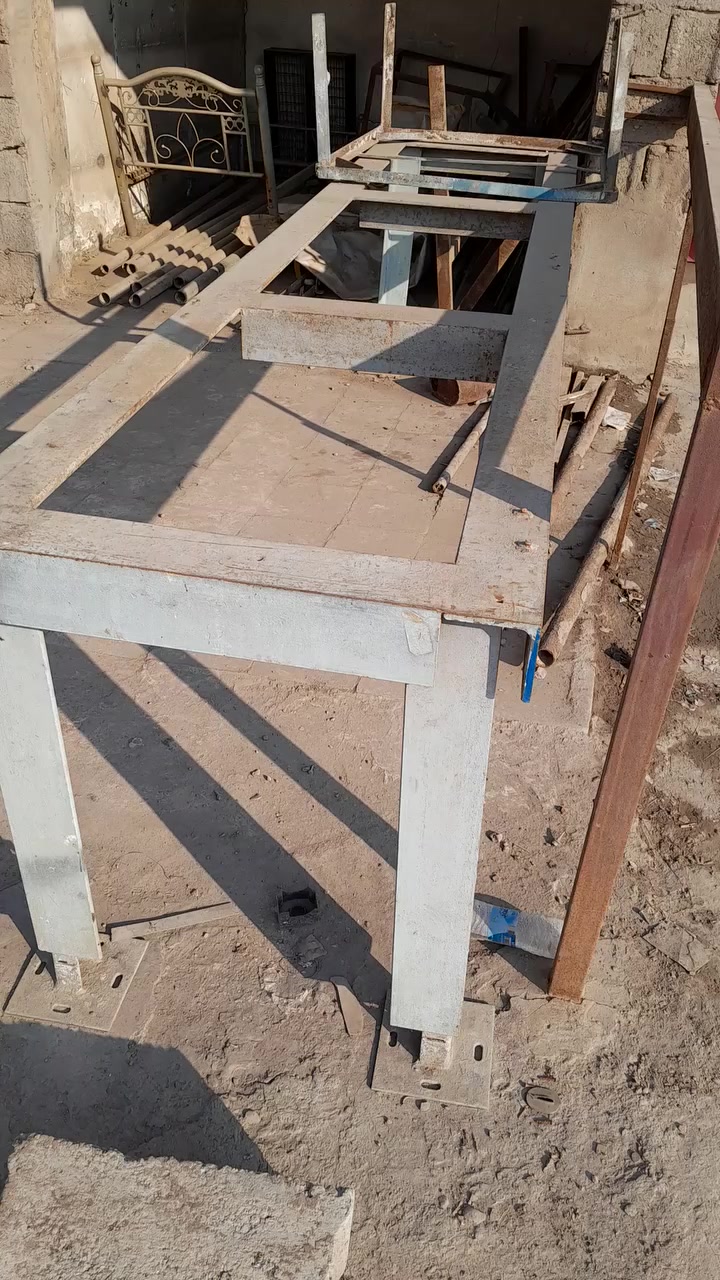 السلام عليكم عندي ميز لبيع حديد ثقيل سعرء ١٥٠ الف *********** المكان بغداد
