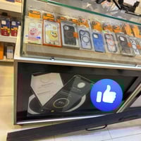 فاترينه طوله متر وعرضه 60عدي 4 فاترينات جام ومجرات وبيه خزن من وره وبي...