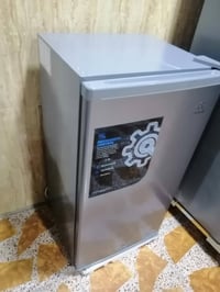 ثلاجه حجم صغير جديده بعده مستعمل ثث اشهر بس سعر ١٣٠ بيه مجال شرط شخط م...