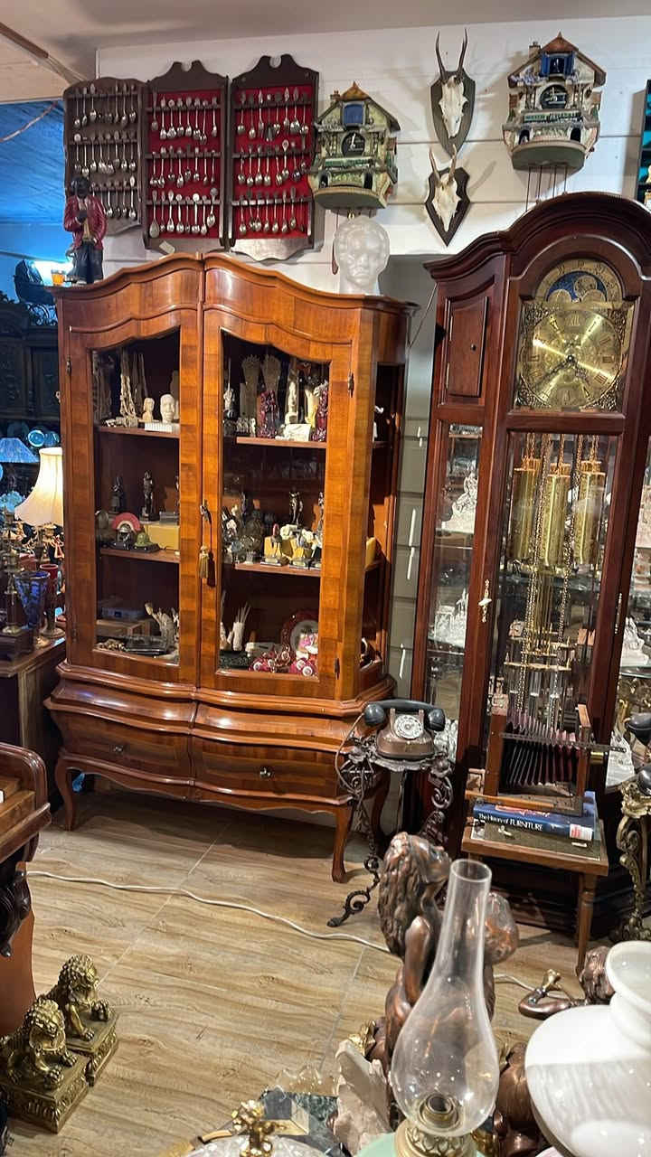 مجموعه من الفاترينات القديمه محل سليمانيه توصيل موجود


**إذا كنت صاحب هذا الإعلان وتريد حذفه لأي سبب، رجاءا أرسل رسالة إلى الدعم الفني**