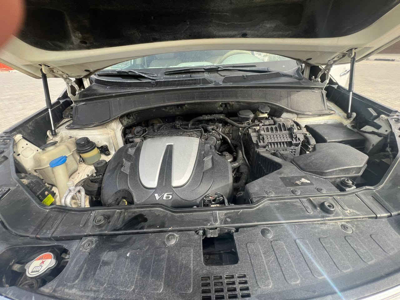 السلام عليكم 
سورنتوا 2015 لون ابيض 
فول بصمة 
شاشة كبيرة 
حساسات 
تبريد ثلاث قطع 
7 راكب 
تحويل ثاني يوم 
كشنات جلد
اشارة بالمري 
مري شفط 
لد ابيض
الاتصال ***********
