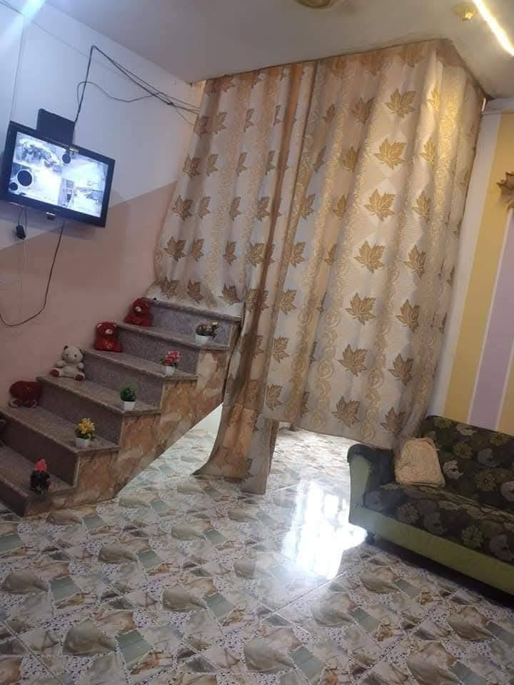 سلام عليكم بيت للبيع اعاده النشر سبب الوعود الكاذبة ورجآ اذا مو شراي لتعلق    
البيت بي ورقه ماء وكهرباء الموقع خلف معمل غاز هيت 
يتكون 
غرف نوم 2
وصاله
وستقبال 
ومطبخ
بيت كامل كله سيراميك
مساحه البيت الكليه 250 متر السعر 55 ولي مجال 
ه‍ ***********
