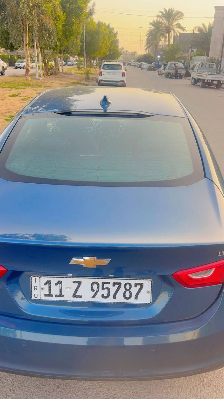 السلام عليكم ماليبو موديل 24  لونه بحري مميز  رقم بغداد باسمي تحويل ثاني يوم ماشيه 16 مواصفات LT بصمه تشغيل عن بعد رادارات امامي خلفي حساس خلفي ويل كب كبير قطعتين تبريد كشنات كهرباء هند بريك بصمه توقف ذاتي كشنات تدفه حادثه بنيد فقط بدون دواخل ولا شي رادترات بلاديه فقط بنيد صبغ بدون اي دواخل السعر 135 بيه مجال بسيط الإتصال *********** مكان سياره بغداد
