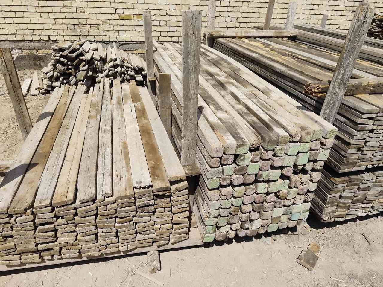 قالب خشب مستعمل روسي تارس للبيع العدد 9مكعبات 6اطوال و 3 مقاصير  العنوان بابل هاتف ***********
