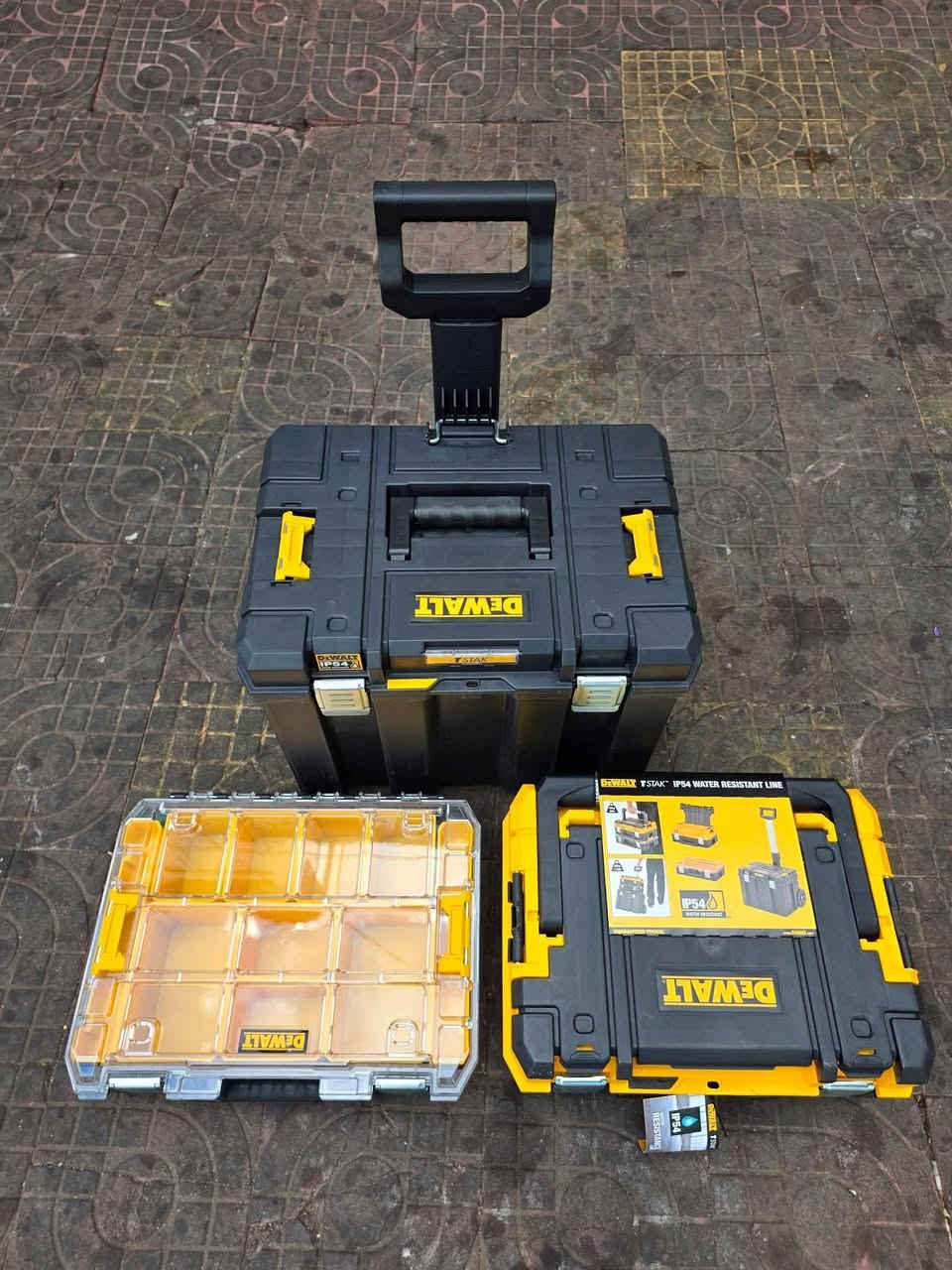 DeWaLt
***********
