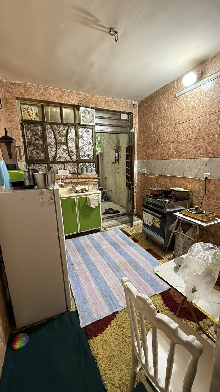 سلام عليكم 
دار للبيع المساحه 60 متر ( طابو ملك صرف سكني )

طابقين 
يحتوي على 
استقبال ومطبخ 
وغرفتين نوم مع صحيات 

الموقع بغداد الانتصار مقابيل مستشفى حماد شهاب 
طريق الشعب الحسينية 
معلومات اكثر 📞📞
***********
