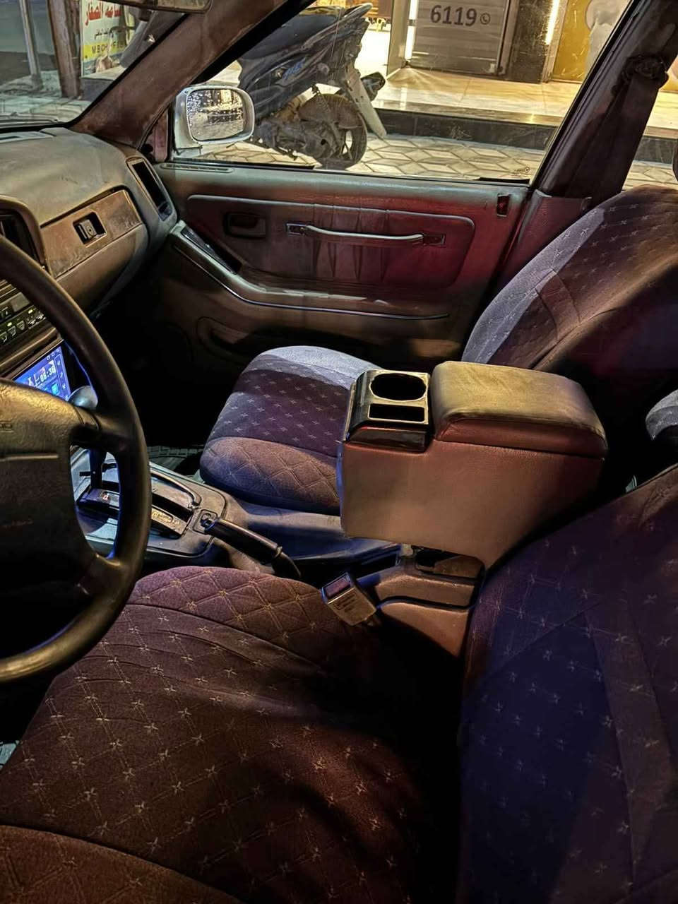 السلام عليكم للبيع دايو بروكهام 1993
رقم ديالى انكليزي هزه جديده وسنويه لل 2030 بدون غرامات 
السياره بإسمي تحويل شوكت ماتريد 

محرك مفتوح لاتنقيص ولاتبخير ولا صوت 
كير اوتو نظيف مابي تأخير بالنمر 

صدر امامي خلفي نظيف ودسكات وبنزات وعمبار بريك جديد 

السياره مسويلها ادامه كامله من نوزلات وبلكات وفيت بم ومبدل قوايش كلهن جدد 
نقص تبريد 
السياره شادلها مازدات وبكلايتات وبطاين وكشنات حاويه 
بالنسبه للكشر ما اكفله لانو مثل ماتعرفون صارلها فوك ال 30 سنه بالشارع والكشر موضح بالصور وبالنسبه للشواصي معمرات بالجديد 
حاليا السياره نقصها فقط طوافه مال بانزين ماتشتغل الباقي شغال 

الي يدور سياره تودي وتجيبه ومال كراب هاي السياره ماتوكفه 

السعر 26 وبيها مجال عنواني بغداد حي الإعلام قرب تقاطع درويش 

***********
*********** (فقط واتساب) بغداد, العراق
