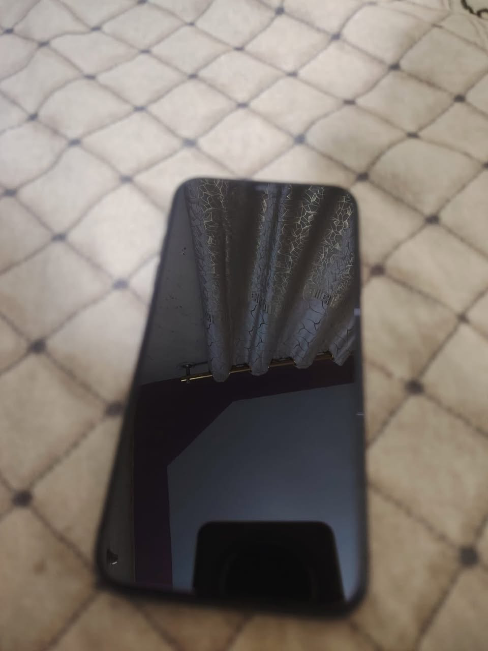 سلام عليكم
ايفون 11 عادي 
نضيف بطاريه ٩٢
السعر 300 او بي مجال حك الجيه 
مكاني شعله جكوك رقمي ***********
