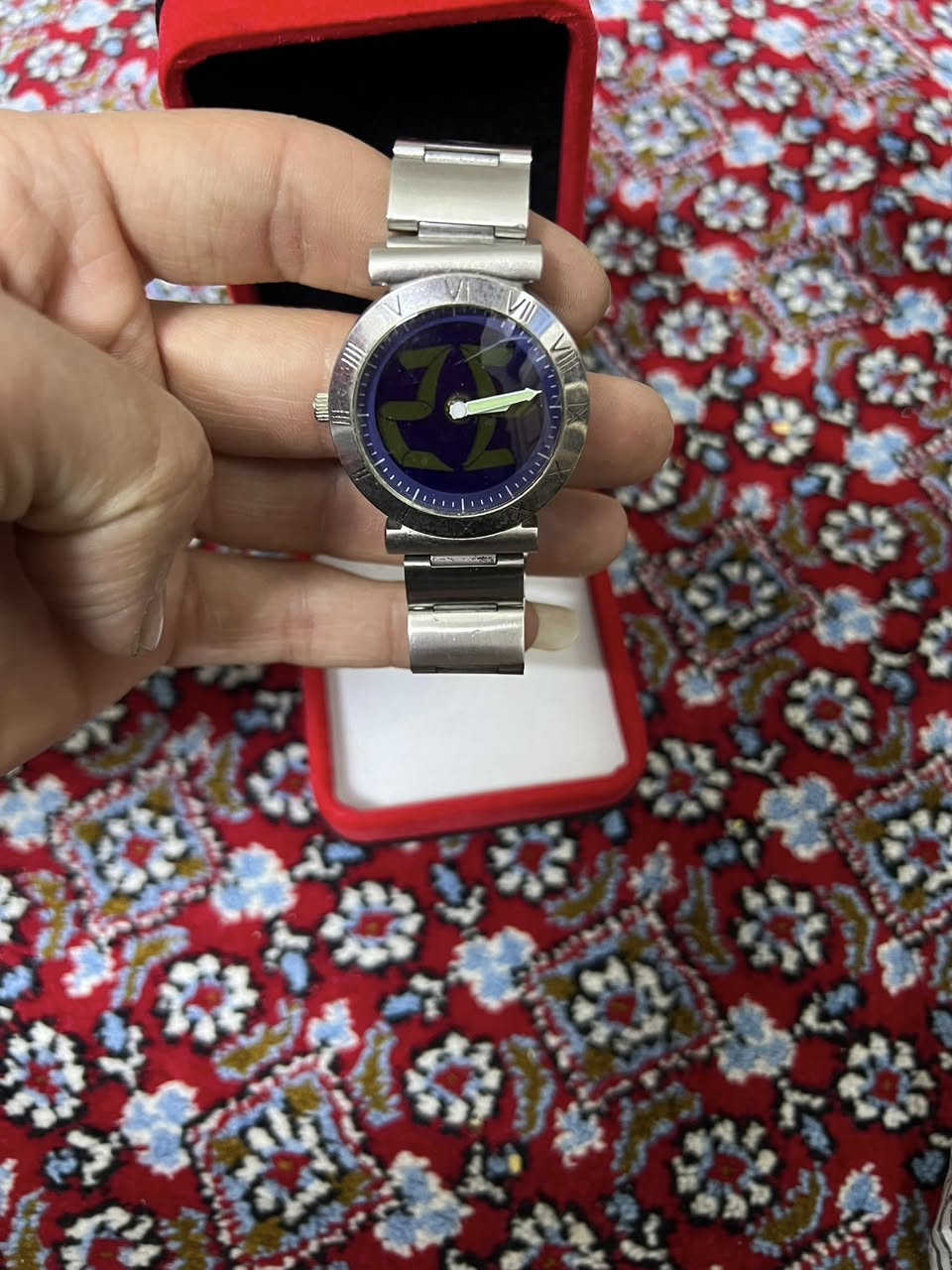 سلام عليكم ساعه للبيع  مكاني بغداد حي اور متوفر تلفون او واتساب ***********
