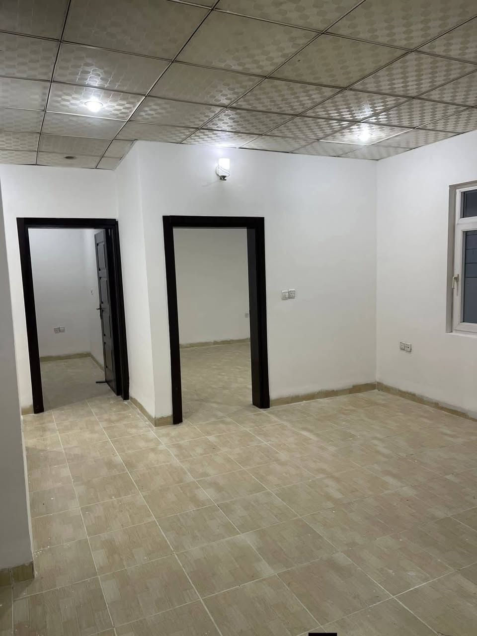 دار  للبيع في مجمع سري بلند
200م - طابق واحد 
2 غرفة نوم ،، استقبال ،، هول داخلي ،، مطبخ ،، صحيات،، حديقة وكراج
السعر : 5 دفاتر   
البيت يتسجل باسم كل من يحمل جنسية العراقية
_____________________________
خانوو بۆ فرۆشتن له سەری بڵند
رووبەر 200م - یەک نهۆم 
پێکهاتووه له :-
2 ژووری نوستن ،، میوان ،، هۆڵ ،، حه‌مام و توالێت ،، مه‌تبه‌خ ،، حەدیقە و گەراج
نرخ : 5 دفتر 
____________________________
للاستفسار :-
***********
