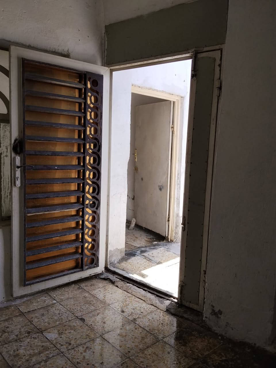 يعلن مكتب دلالية الزراعي في حي ميسان زراعي ،،
بيت للبيع او مراوس بيت في حي ميسان ،
مكانه في حي ميسان شارع مجمع جوهرة العرب زراعي مساحته 100 متر،،
غرفتين نوم وصاله ومطبخ واستقبال وحمام وساحه بيت 
سعره 25 مليون ،،
أما بيع او مراوس بيت في حي ميسان ،،
للاستفسار الاتصال بالرقم ***********
