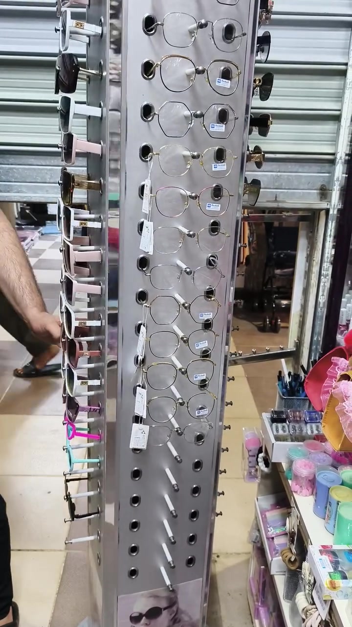 سلام عليكم ستاندات وعارضه مال نضارات للبيع الشراي يتصل على الرقم ***********
