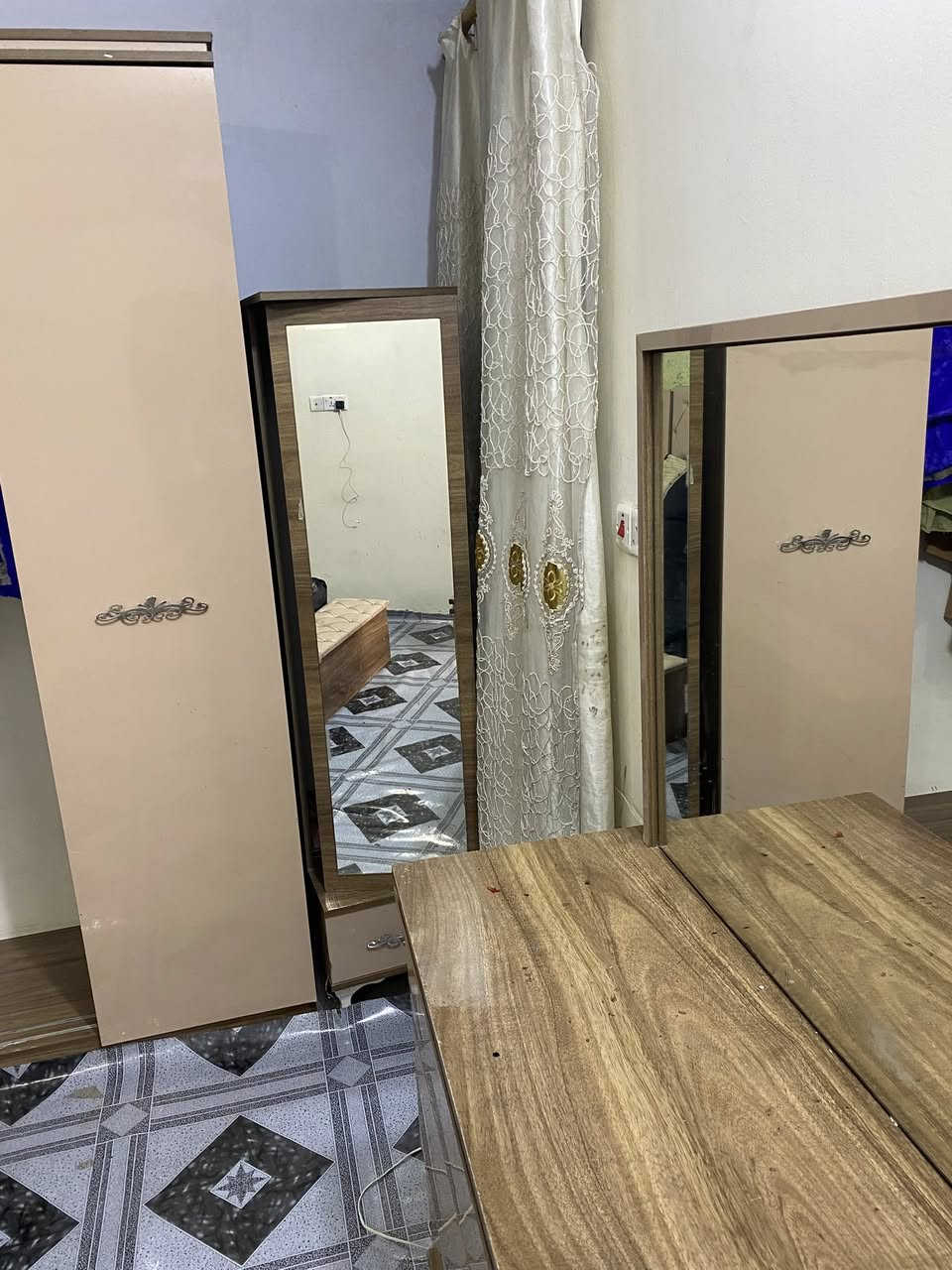 السلام عليكم غرفه تركي للبيع باب اول ٨قطع جديده كلشي مابيه ٤٢٥ للتواصل ***********
