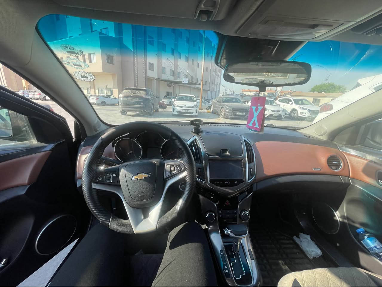 فول مواصفاتLT خليجي 
محرك 1800  
فتحة سقف 
نقاط عمياء
 خمس بصمات 
تشغيل بصمة 
شاشة 
شرط الكير والمكينة 
اللون نيلي وليس اسود 
السعر بيه مجال كلش بسيط  9400$
 ....الضرر تكمة باب امامي مسافة 20 سم معدل بارد 
وحافة الجاملغ الامامي يم اللايت تقريباً 15 سم فقط 
للتواصل والاستفسار واتساب حصراً : *********** موصل, نينوى
