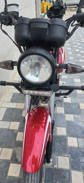 السلام عليكم ورحمة الله وبركاتة
دراجة شاينك 2023 للبيع 
الدراجة مرقمة بغداد بيها لوحات ثنين انلكيزي
الدراجه ماشية 10 الاف حقيقي 
الدراجة نضيفة جدأ مداريها بالدهن ومامتعبها وتجي تشوف بعينك وتفحص 
الدراجه وياها زوج تايرات واقية طين 
والسنويه بسمي ثاني يوم التحويل 
السعر 1750 وبيها مجال 
العنوان بغداد حرية 
للاستفسار واتساب او ***********
