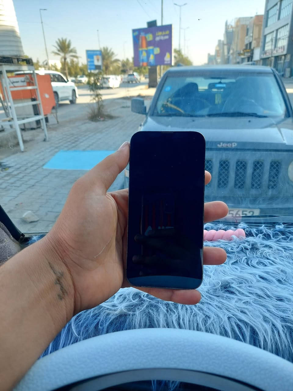 سلام عليكم للبيع ايفون ١٣ برو ماكس جهاز وارد امريكي ونضيف كلش ذاكره ٢٥٦ بطاريه ٧٨ بلاديه ما بيهه اصراف جهاز نضيف كلش مبدل فقط ضهر جهاز مكفول من كلشي ونضيف مال جناي اطيك ويا كفر وشاحنه هديه رايده ب٦٥٠ وبي مجال قليل مكاني نجف رقمي👈🏻 ***********
