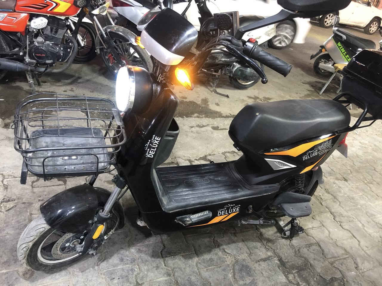 شحن حجم 17 5 بطاريات ملف ١٢٠٠ سرعه ٨٠ 
صارلهى شهر من اخذنها بعدهى جديده لوك شخط مابيهى شرط ع فحص سعر ٣٥٠ الف بيهى مجال استفسار اكثر اتصال ☎️ ***********
