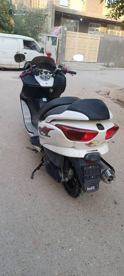 السلام عليكم ورحمة الله وبركاته
فورزه 0.8 عميه بلاد دراجة نضيفه وتخبل رون واحد و نص شرط نقص بس لايت او فيوز ماعرف ولله و صانصه طلع صوت السعر 700 وبيه مجال مكاني بغداد الزعفرانية رقم تلفوني *********** او علق واطبلك خاص
