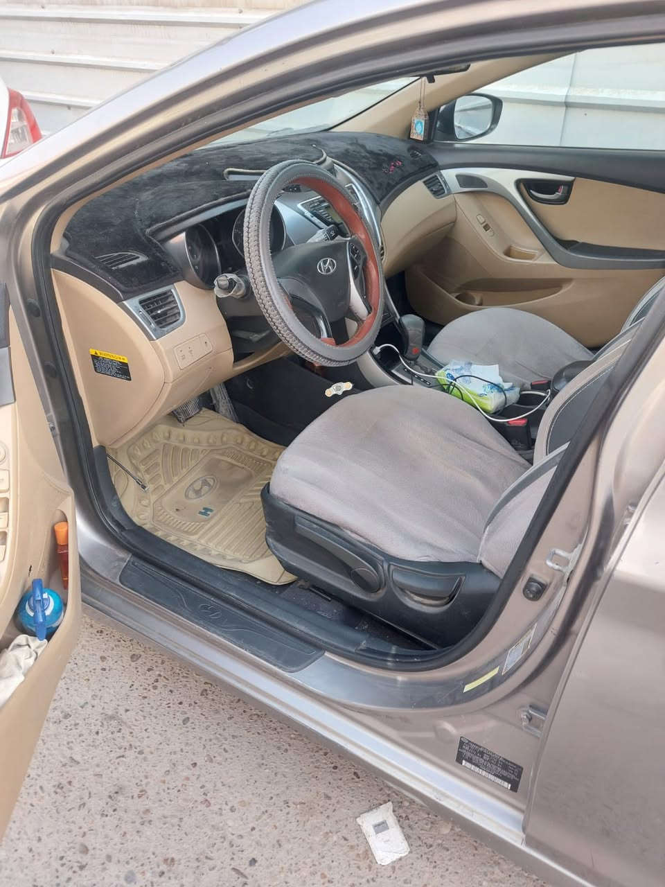 السلام عليكم من رخصة مدير الكروب النترا ١٣امريكي بيه جاملغ امامي بيها طخات  كير محرك كفاله المكان بغداد البلديات ١٠٦بيها مجال رقم الهاتف ***********
