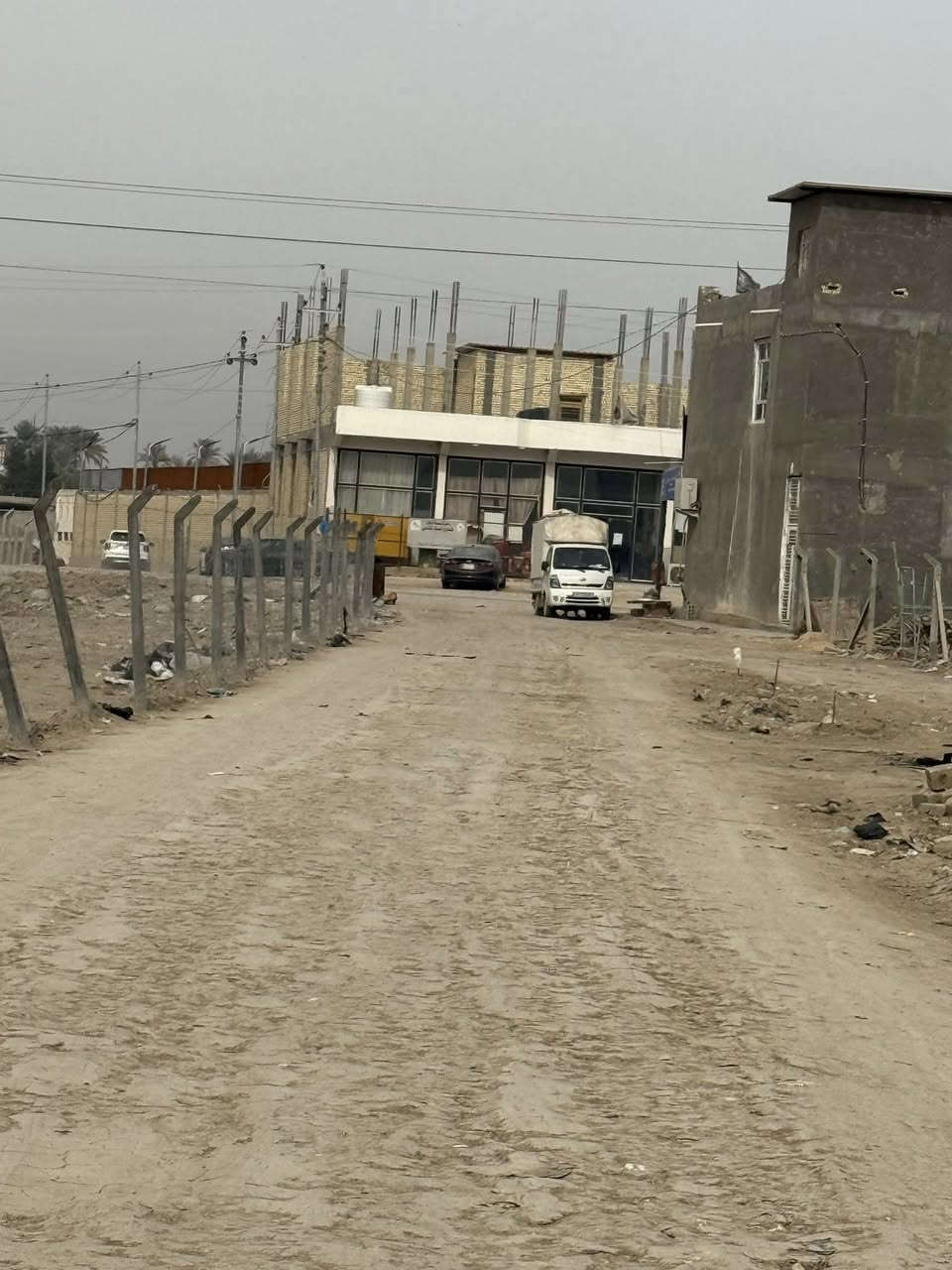 قطعة أرض للبيع مساحه ٥٥٠متر طابو زراعي سند٢٥ القطعه ركن على شارعين واجه ٣٢متر ونص نزال ٢١ متر محادده للطابو صرف تبعد عن شارع الرئيسي ١٠٠متر مقابل مركز صحي الورديه داخل حي سكني خدمات كامله ماء اسأله كهرباء ظفيرة مدارس حي متكامل مظروبه بي ار سي عنوان الحله ورديه خارج مقابل مركز صحي الورديه قرب بالزين خانه المقادير للإستفسار اكثر مراسله الصفحه او الاتصال على الأرقام التأليه 

***********
