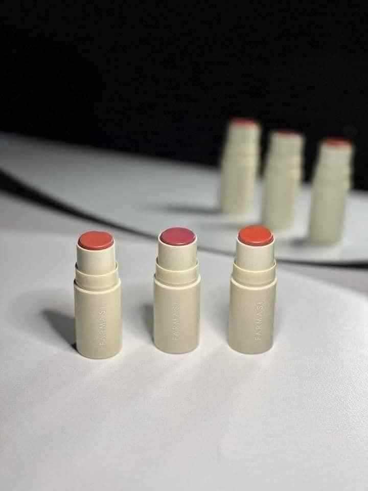 خدود وردية بطلة طبيعية 🌸
ستيک بلاشر فارمسي يندمج بسهولة ويعطي لون ناعم يجنّن 
اختاري اللون اللي يليق عليچ ودللي خدودچ 
ستيک بلاشر فارمسي قوام كريمي، دمج سريع، وإشراقة طبيعية 

اختاري لونچ المفضل وخلي خدودچ تحچي 🤍💄 بغداد, العراق


**إذا كنت صاحب هذا الإعلان وتريد حذفه لأي سبب، رجاءا أرسل رسالة إلى الدعم الفني**